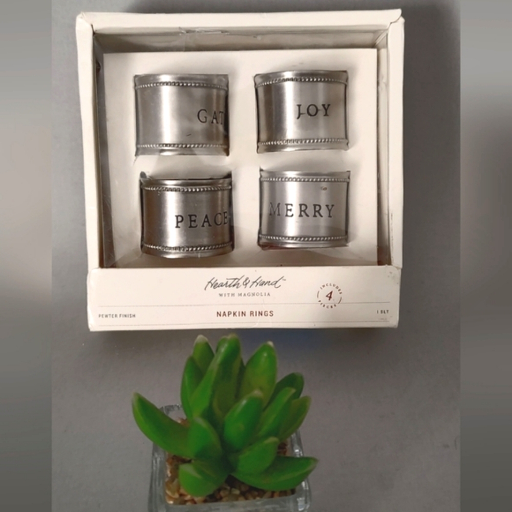 Hearth and Hand  with Magnolia Holiday Christmas Napkin Rings Set of 4 Rings